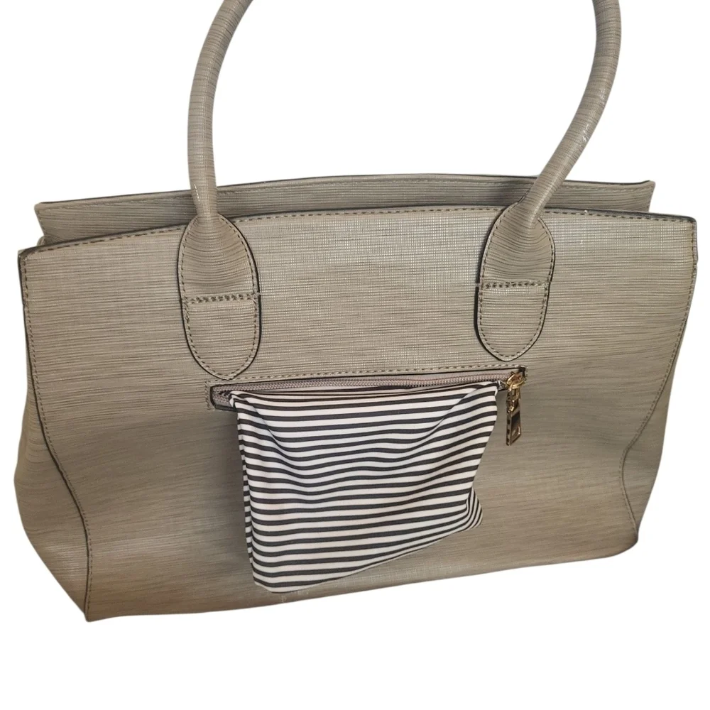 Elegant Tan Handbag